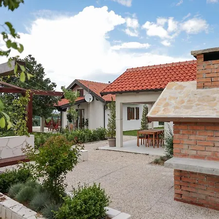 Ena With Pool & Jacuzzi Holiday home Donji Kasic