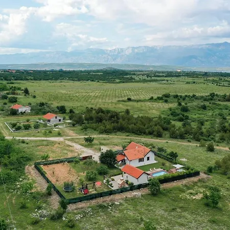 Ena With Pool & Jacuzzi Semesterbostad Donji Kasic