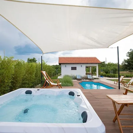 Semesterbostad Ena With Pool & Jacuzzi *