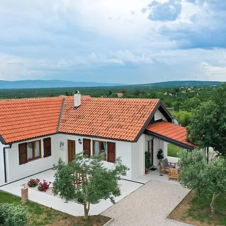 Ena With Pool & Jacuzzi *