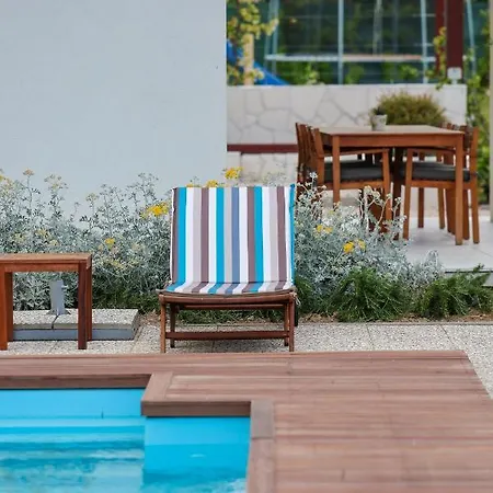 Semesterbostad Ena With Pool & Jacuzzi *