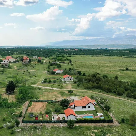 Ena With Pool & Jacuzzi 펜션 Donji Kasic