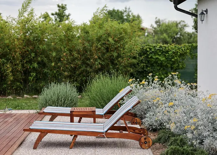 Ena With Pool & Jacuzzi Donji Kasic