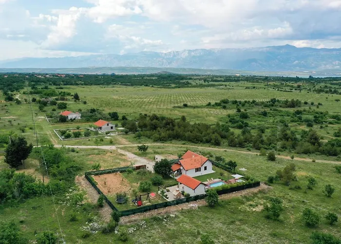Ena With Pool & Jacuzzi 펜션 Donji Kasic