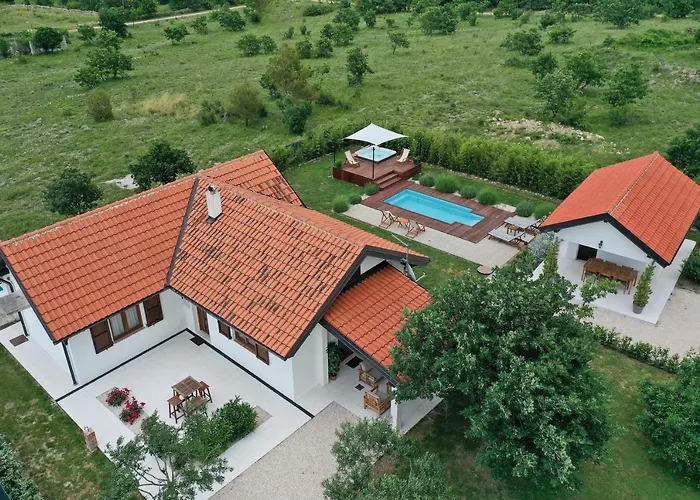 Ferienhaus Ena With Pool & Jacuzzi *