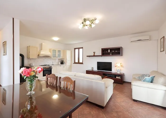 Ena With Pool & Jacuzzi 펜션