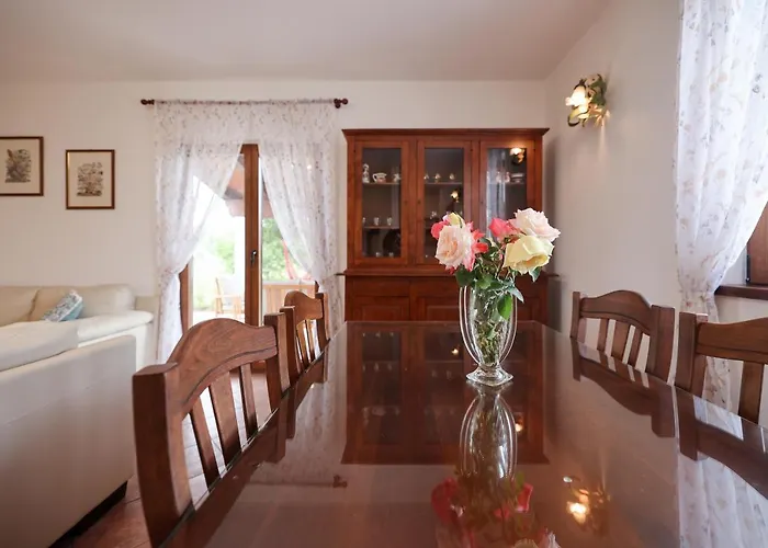 Ena With Pool & Jacuzzi Дом отдыха