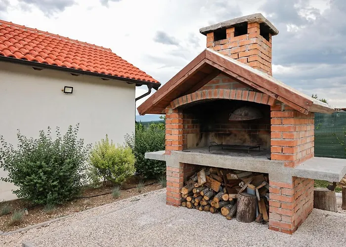 펜션 Ena With Pool & Jacuzzi Donji Kasic