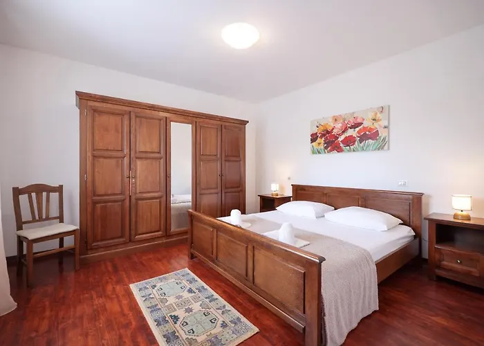 Ena With Pool & Jacuzzi * Donji Kasic