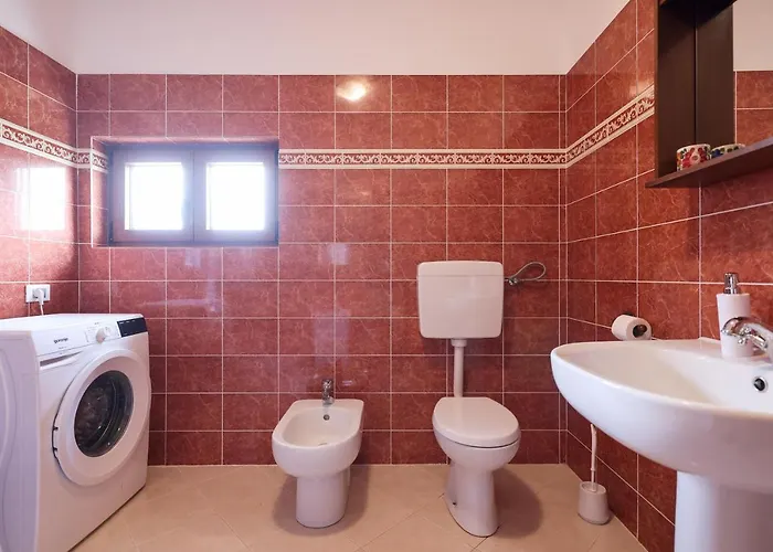 Ena With Pool & Jacuzzi 펜션