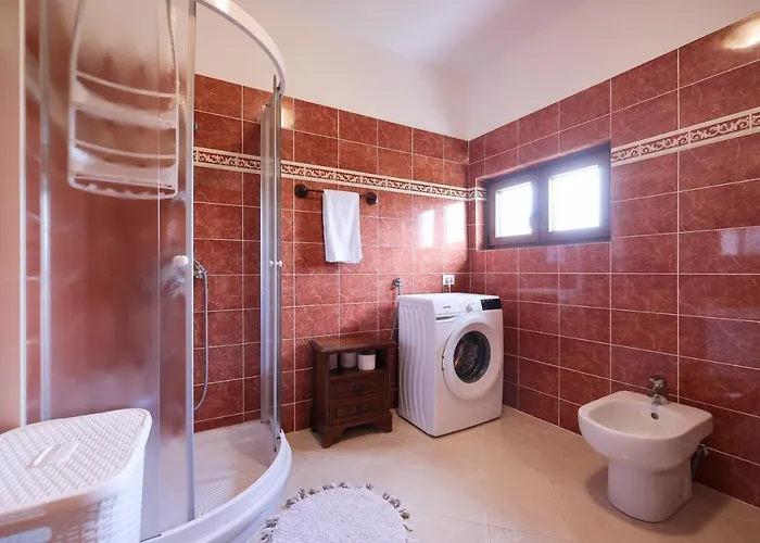 Ena With Pool & Jacuzzi 펜션 *