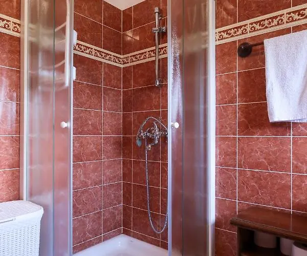 Ena With Pool & Jacuzzi 펜션