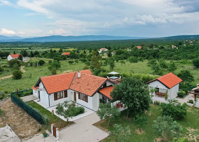 Ena With Pool & Jacuzzi 펜션 *