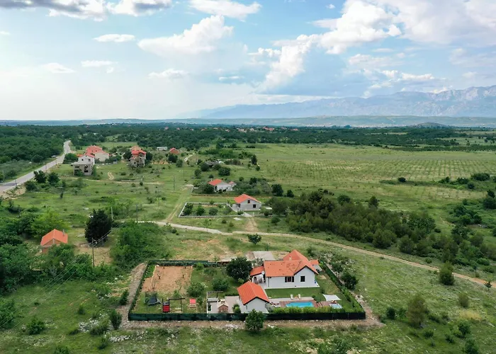 Ena With Pool & Jacuzzi 펜션 Donji Kasic