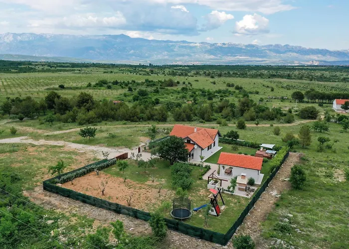 Ena With Pool & Jacuzzi 펜션 *